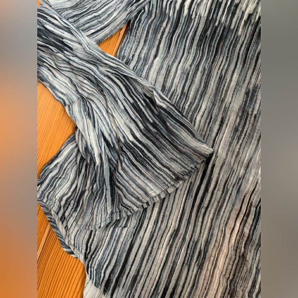 Cloth and Stone Top - Picture 2 of 10